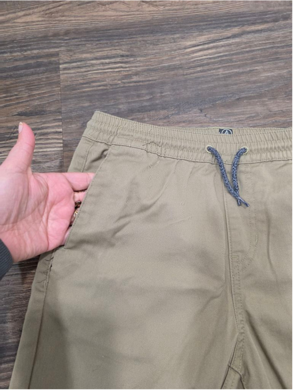 Volcom Boys Khaki Hybrid Chino Shorts Elastic Waist Drawstring Size Medium 10Y - Picture 5 of 10